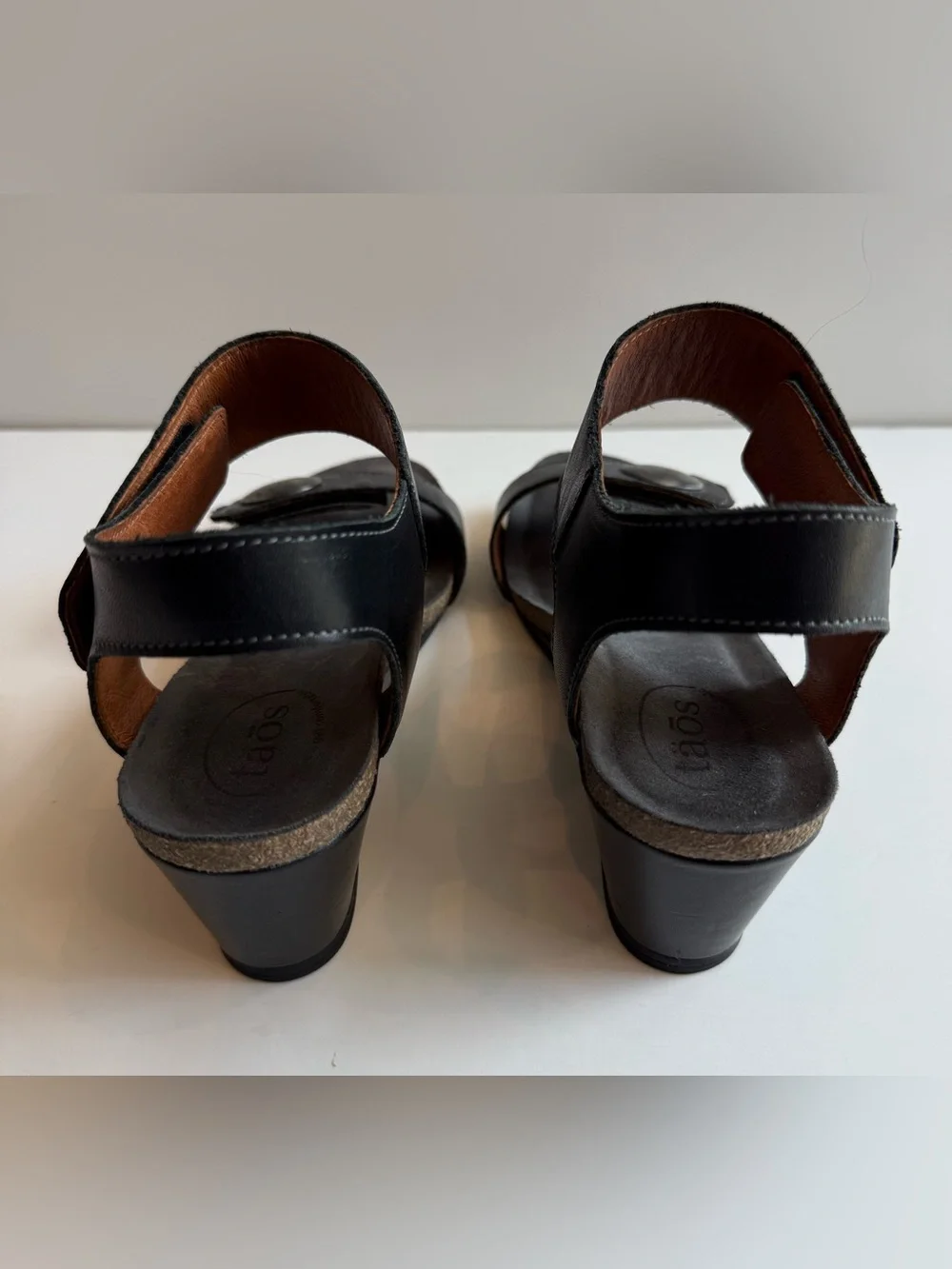 Taos Carousel 2 Women’s 9-9.5 EU 40 Black Leather Wedge Sandal Ankle Strap 3209
